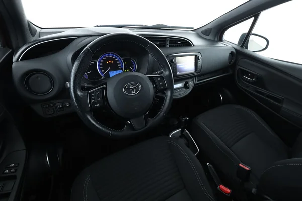 Toyota Yaris (2017) — foto 2 van 16