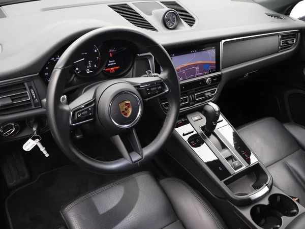 Porsche Macan (2022) — foto 2 van 24