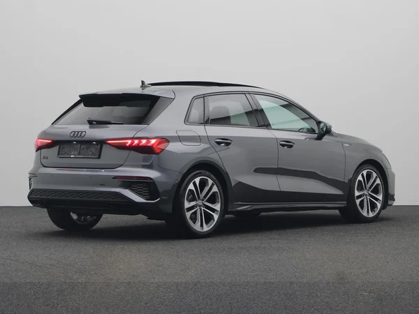 AUDI A3 Sportback (2023) — foto 12 van 21