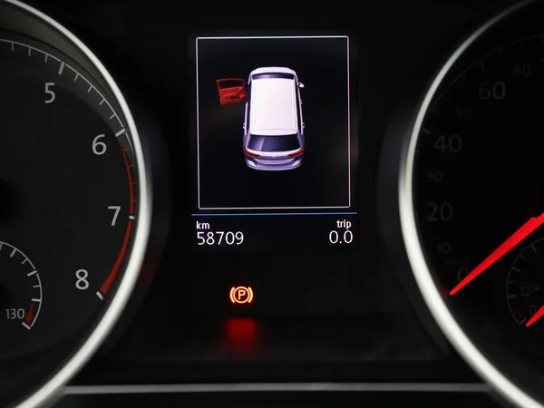 VOLKSWAGEN Touran (2022) — foto 9 van 21