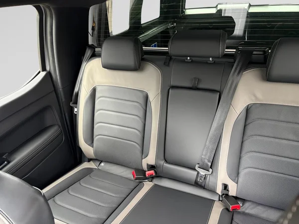 VOLKSWAGEN Amarok Double Cab Dsl (2026) — foto 5 van 24