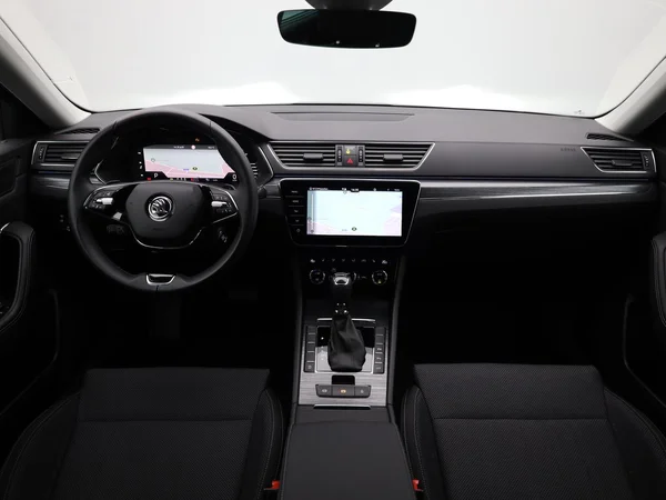 SKODA Superb Combi (2024) — foto 21 van 22