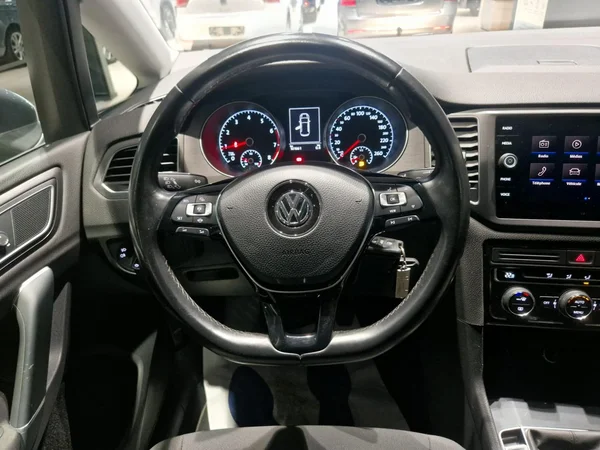 VOLKSWAGEN Golf Sportsvan (2020) — foto 2 van 26