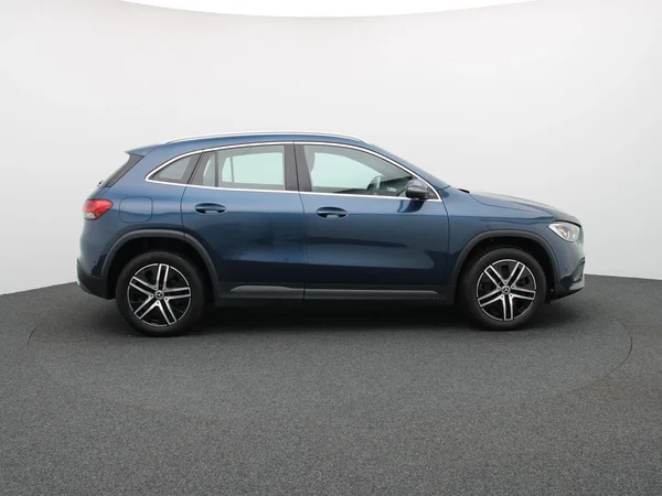 Mercedes-Benz GLA (2022) — foto 21 van 24