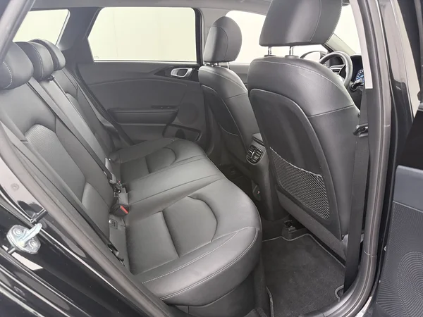 KIA Ceed SW (2023) — foto 8 van 31
