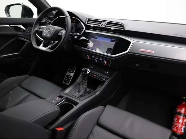 AUDI Q3 Sportback PHEV (2023) — foto 18 van 24