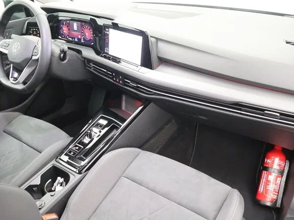 Volkswagen Golf (2024) — foto 21 van 27