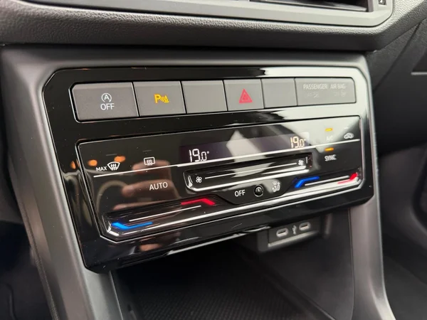 VOLKSWAGEN T-Cross (2023) — foto 10 van 18