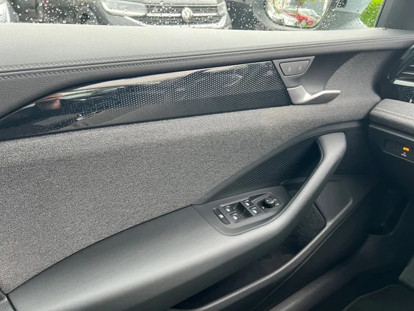 VOLKSWAGEN Passat SW (2024) — foto 8 van 23