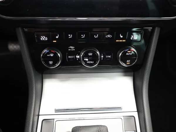 SKODA Superb Combi (2024) — foto 9 van 21
