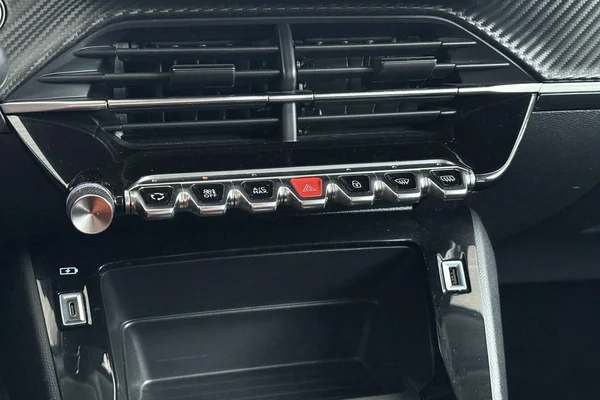 Peugeot E-208 (2022) — foto 2 van 41
