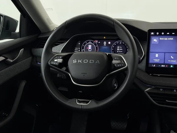 SKODA Octavia Combi (2025) — foto 10 van 21