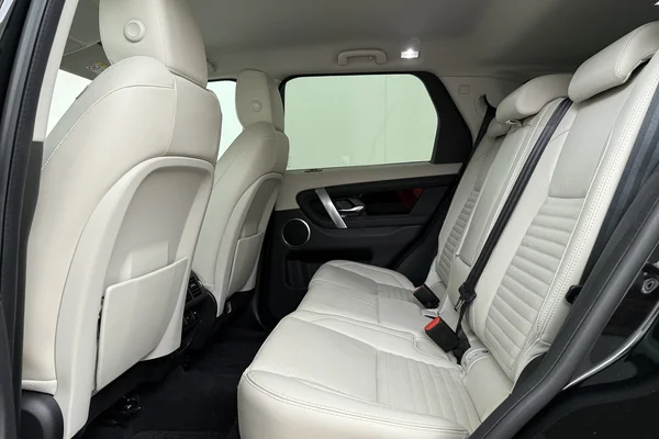 Land Rover Discovery Sport (2020) — foto 26 van 27