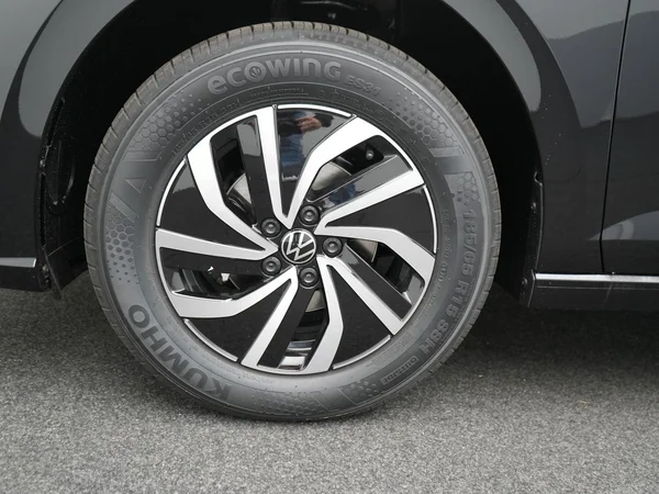 VOLKSWAGEN Polo (2026) — foto 24 van 26