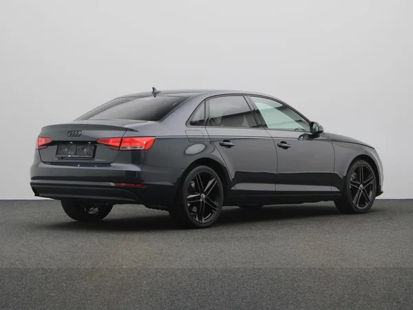 AUDI A4 (2017) — foto 12 van 19