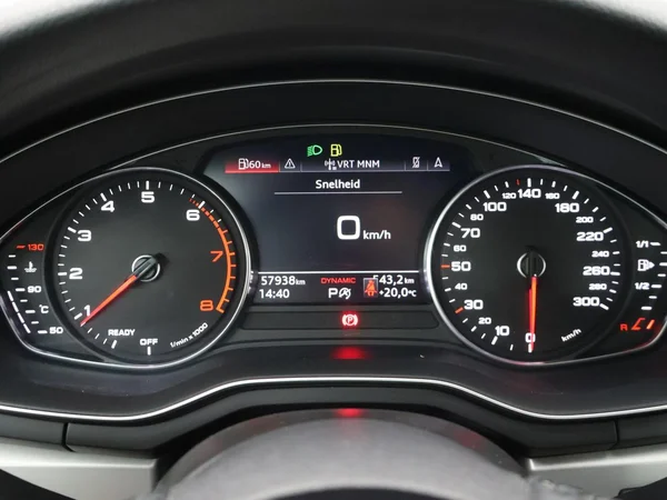 AUDI A4 (2022) — foto 19 van 28