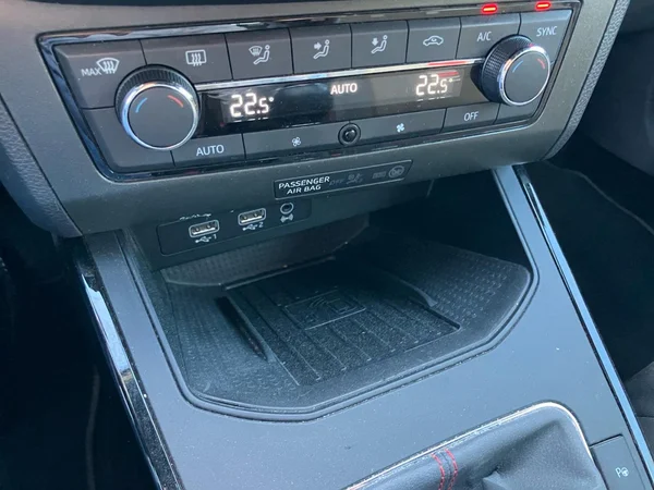 SEAT Arona (2018) — foto 10 van 25
