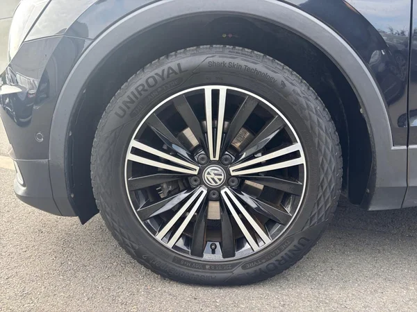 VOLKSWAGEN Tiguan (2017) — foto 8 van 19