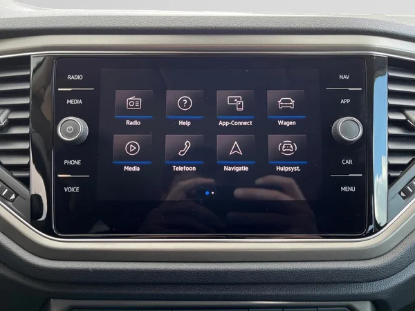 VOLKSWAGEN T-Roc (2021) — foto 3 van 20