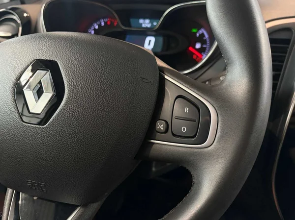 Renault Captur (2018) — foto 6 van 16