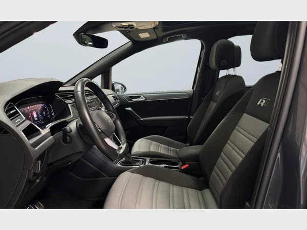 Volkswagen Touran (2024) — foto 2 van 32