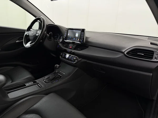 HYUNDAI i30 (2019) — foto 3 van 30