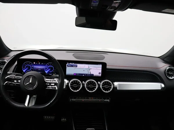 Mercedes-Benz EQB (2025) — foto 17 van 32