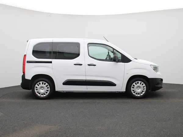 Opel Combo (2022) — foto 30 van 33