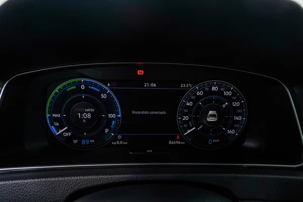 Volkswagen E-Golf (2019) — foto 6 van 75