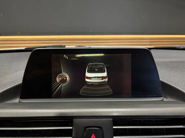 Bmw 218 (2016) — foto 3 van 27