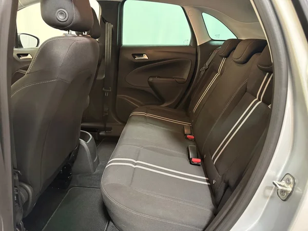 Opel Crossland (2023) — foto 18 van 28