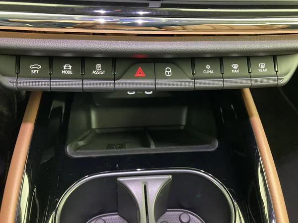 SKODA Enyaq (2023) — foto 7 van 30