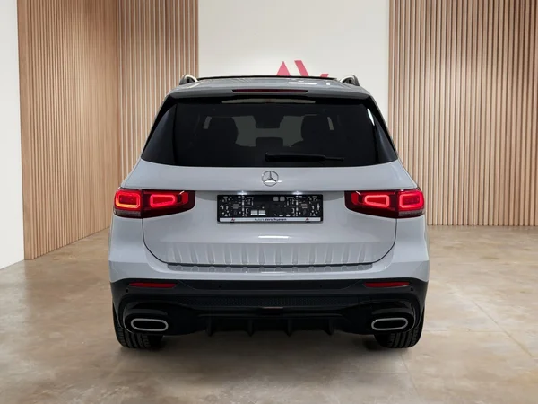 Mercedes-Benz GLB-180 (2021) — foto 29 van 31