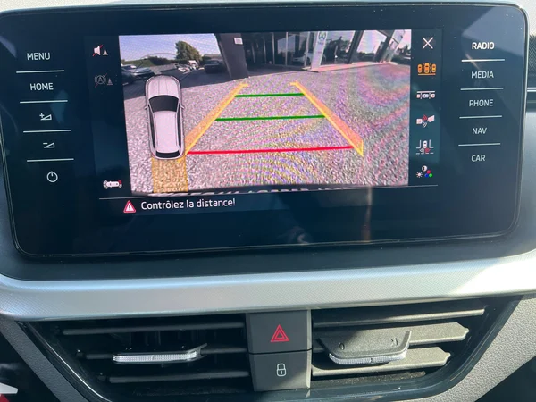 SKODA Kamiq (2023) — foto 2 van 18
