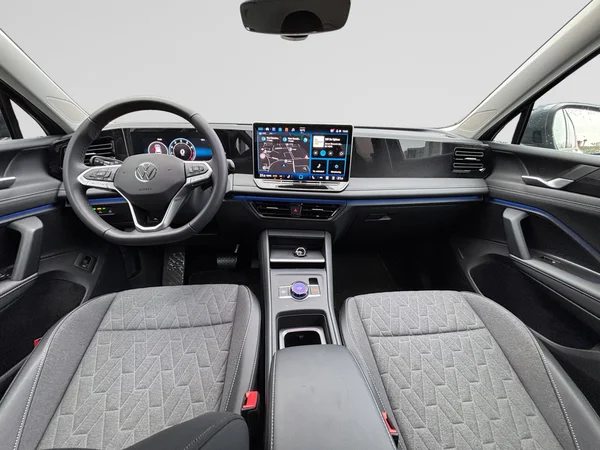 VOLKSWAGEN Tiguan (2025) — foto 14 van 24