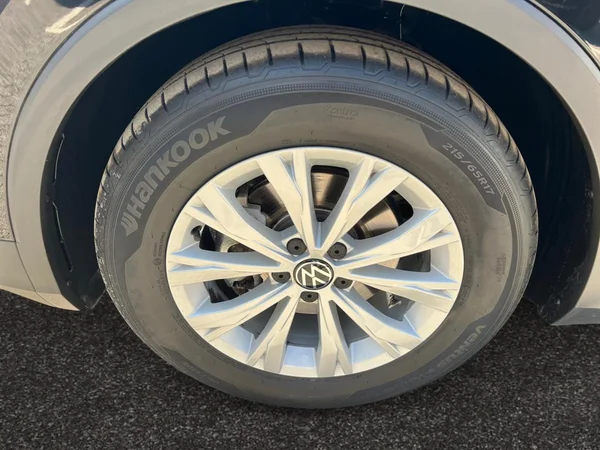 VOLKSWAGEN Tiguan (2023) — foto 24 van 24