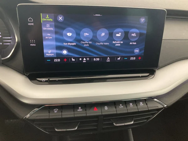 SKODA Octavia Combi (2021) — foto 10 van 36