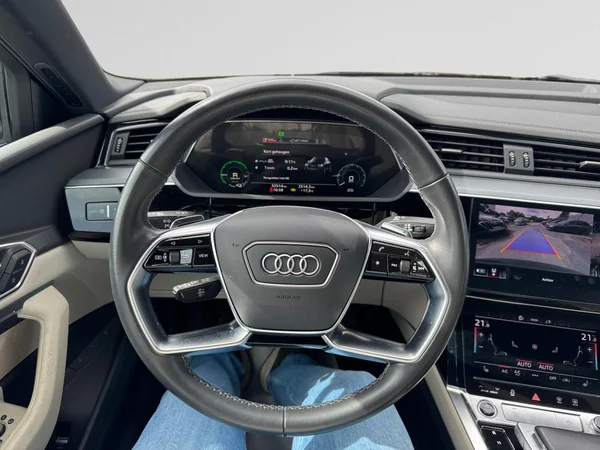 AUDI Q8 Sportback e-tron (2024) — foto 4 van 24