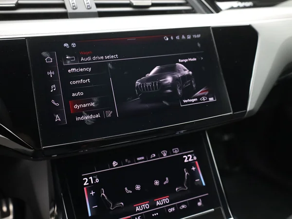 AUDI Q8 e-tron Sportback (2024) — foto 14 van 25