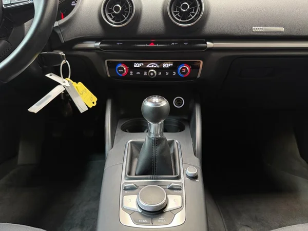 AUDI A3 Sedan (2018) — foto 12 van 15