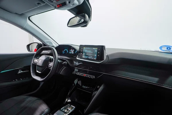 Peugeot E-208 (2022) — foto 25 van 99