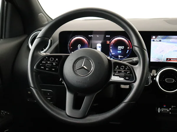 MERCEDES GLA 250 (2022) — foto 14 van 33