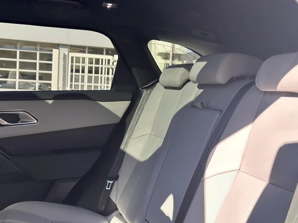 Land Rover Range Rover Velar (2025) — foto 2 van 31
