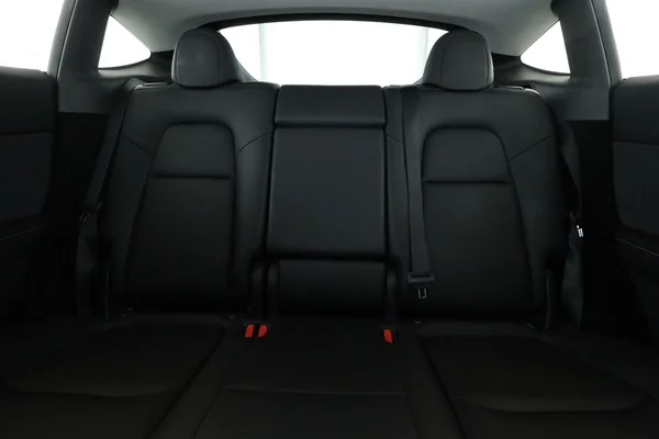 Tesla Model Y (2024) — foto 6 van 16
