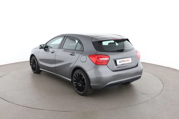 Mercedes-Benz A-Klasse (2015) — foto 10 van 16