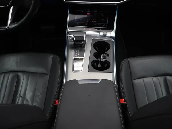 Audi A6 (2019) — foto 9 van 29