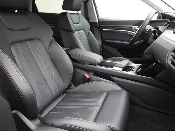 AUDI Q8 e-tron Sportback (2025) — foto 18 van 23