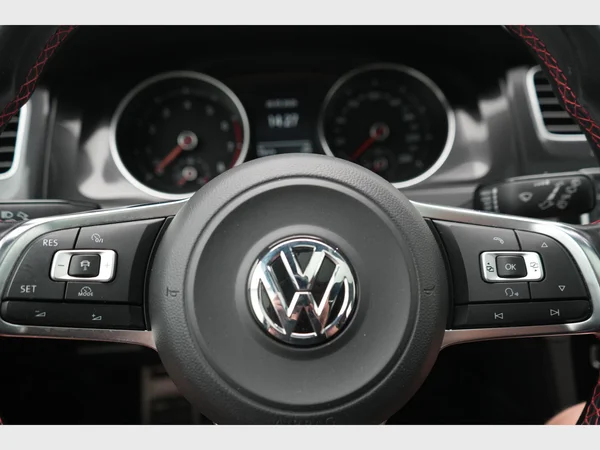 VOLKSWAGEN Golf VII GTI (2014) — foto 8 van 20