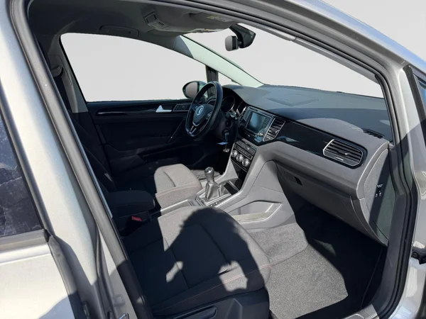 VOLKSWAGEN Golf Sportsvan (2017) — foto 11 van 20