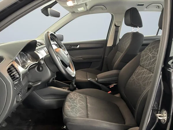 SKODA Fabia (2018) — foto 2 van 17
